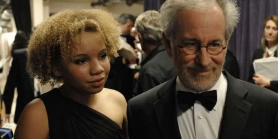 Mikaela y Steven Spielberg