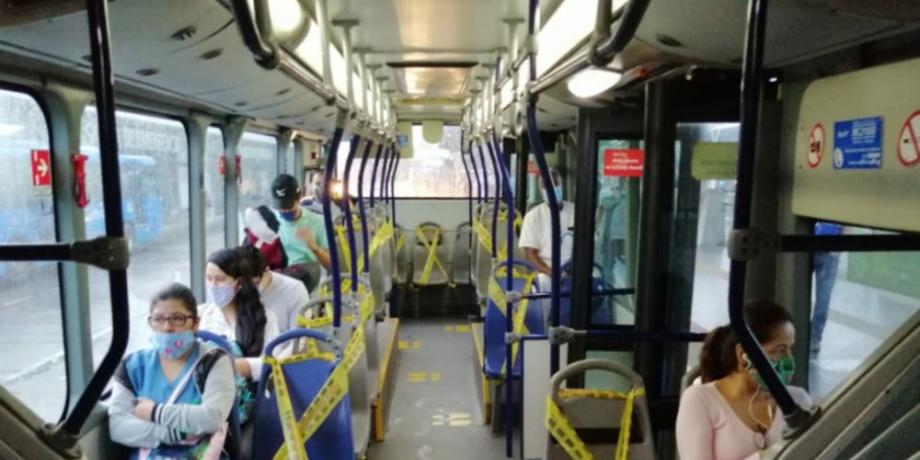 La protagonista del video de contenido sexual explícito grabado en un transporte público colombiano pidió perdón por lo sucedido