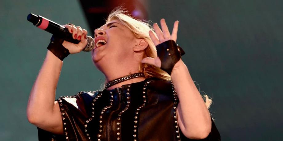 Esmeralda Mitre y un jugadísimo registro vocal.
