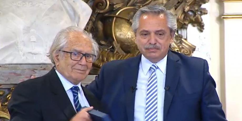 Alberto Fernández se emocionó en el homenaje a Adolfo Pérez Esquivel: Sos el modelo de la no violencia y la paz | El Frontal