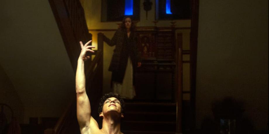Isaac Hernández, mexicano, primera figura del English National Ballet, debuta en la actuación con la serie
