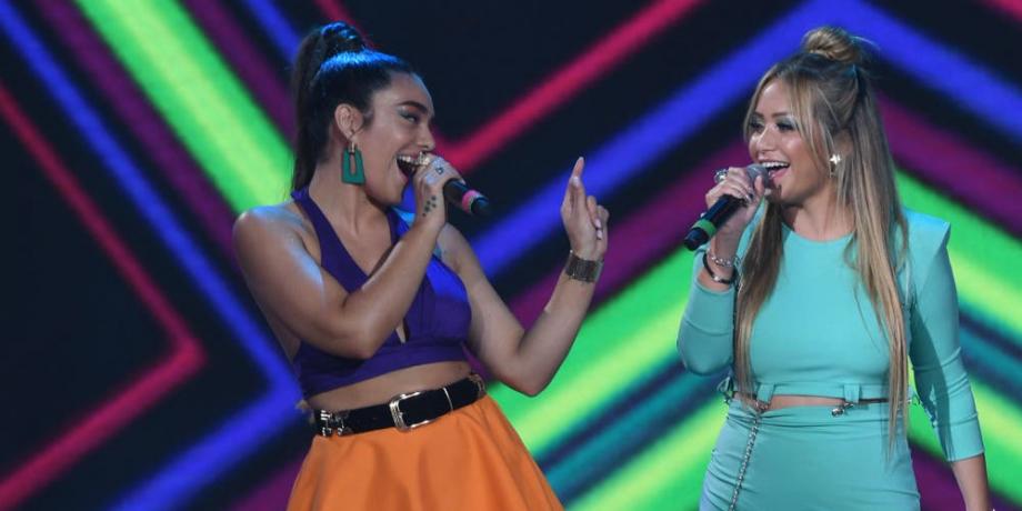 Ángela Leiva junto a Karina