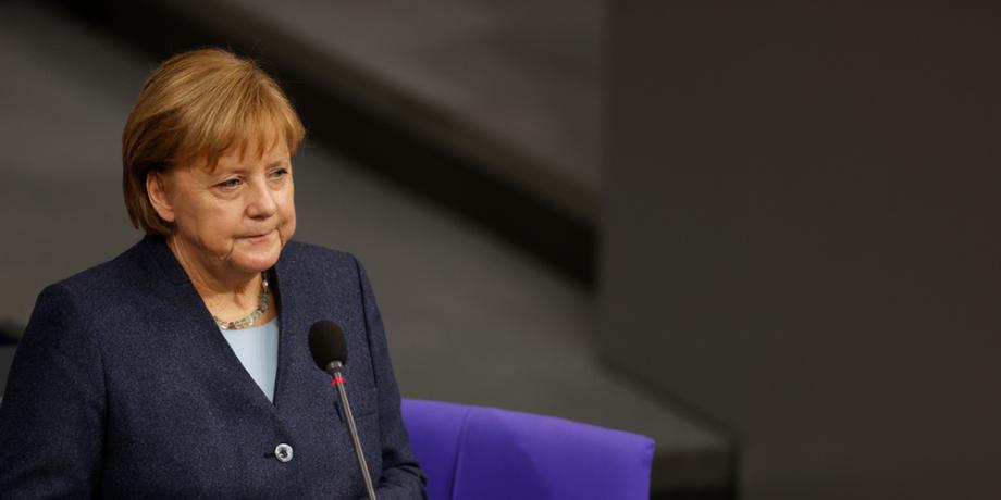 Angela Merkel dijo en una conferencia de prensa que sería un error aliviar las restricciones ahora que la mutación identificada inicialmente en Inglaterra fue hallada en Alemania.