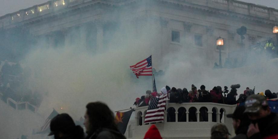 Partidarios de Donald Trump asaltan el Capitolio de EE.UU. 6 de enero de 2021.