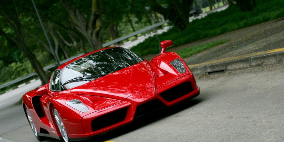 Un auto Ferrari Enzo