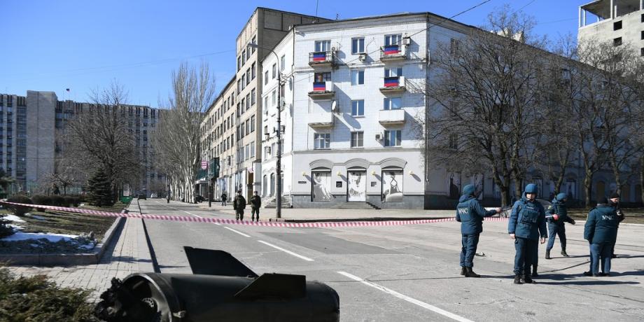 Fragmento de un misil táctico Tochka-U que cayó en el centro de Donetsk, región de Donbass, el 14 de marzo de 2022.