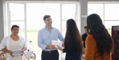 Continúan con las entregas de tablets a alumnos de Las Termas de Río Hondo