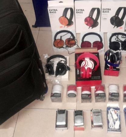 Lo sorprenden con valija que contenía objetos robados y lo aprehendieron