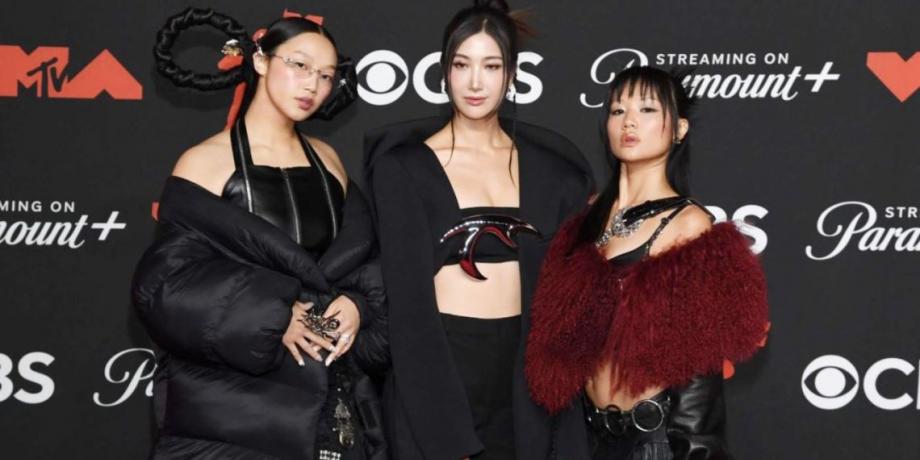 EJAE, Audrey Nuna y Rei Ami (Huntrix) en los VMAs 2025 | AFP