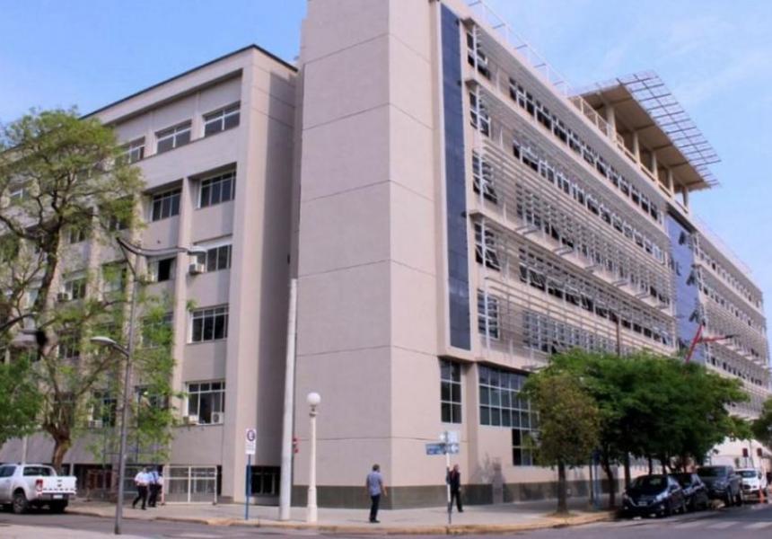 Revocación de condena a ex policía por abuso sexual: libertad y nuevas condiciones