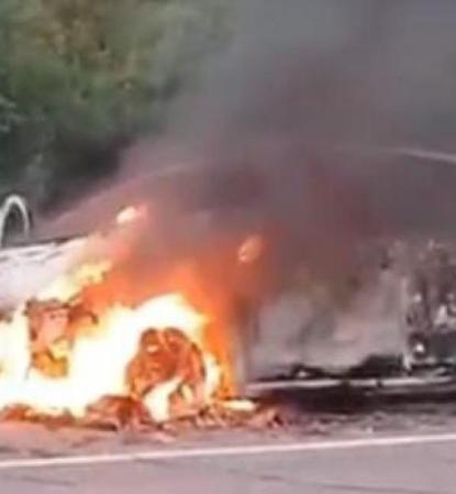 Incidente vehicular: joven escapa de un incendio en su automóvil