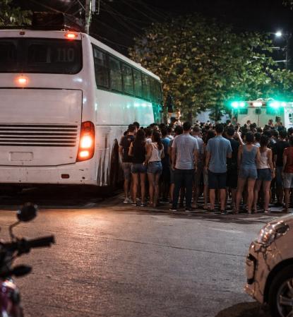 Padre arriesga su vida para proteger a su hijo en Ruta 9 frente al parque Pulgarcito