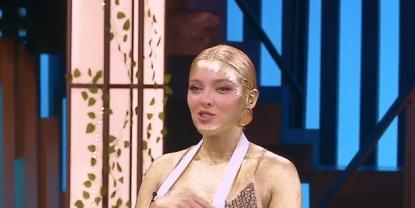 Sofía La Reini deslumbra con body paint dorado en Masterchef Celebrity