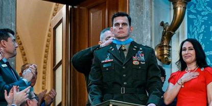 Piloto Eric Slover Honrado con Medalla de Honor por Captura de Maduro