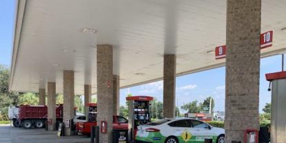 Aumento de precios de combustibles en Estados Unidos por conflicto en Irán