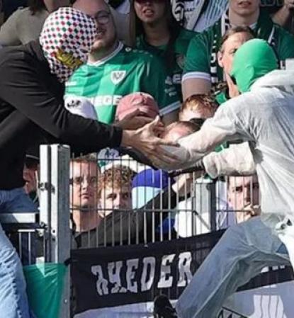 Escándalo en la Bundesliga 2: hincha interrumpe el VAR en pleno partido