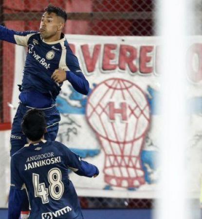 Argentinos Juniors Supera a Huracán y Favorece a Racing en la Tabla