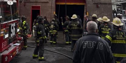 Explosión y gran incendio en astillero de Nueva York causan múltiples heridos