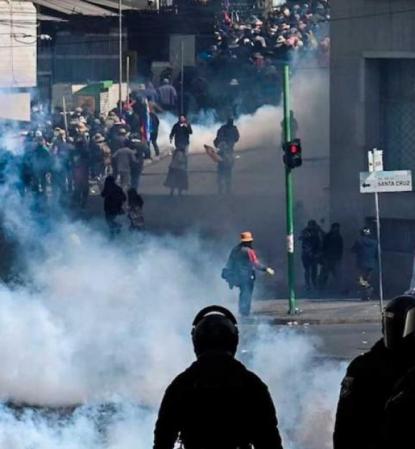 Enfrentamientos Violentos entre Fuerzas de Seguridad y Manifestantes en Bolivia