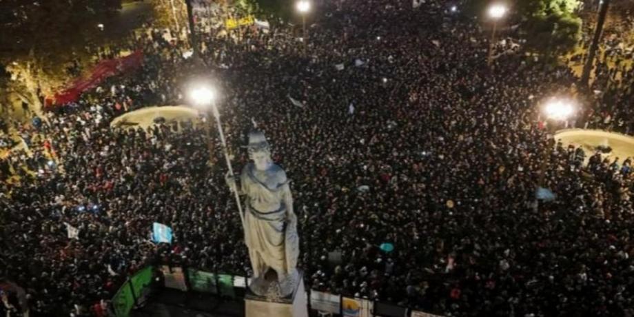 Multitudinario homenaje al Indio Solari en la Plaza de Mayo