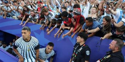 Facundo Medina brilla en su debut mundialista con la Selección Argentina