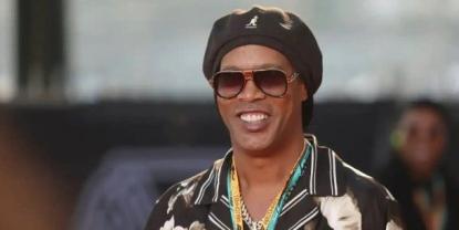 Ronaldinho sorprende al fútbol con su regreso a los 46 años en Italia