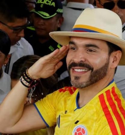 Abelardo de la Espriella triunfa y Colombia se inclina hacia la derecha