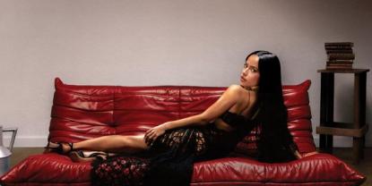 Becky G lanza 