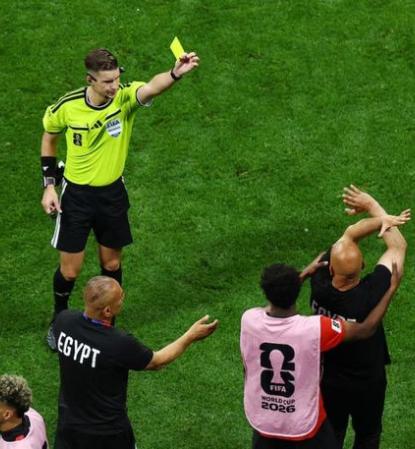 El entrenador de Egipto aclara su gesto y la controversia con Messi