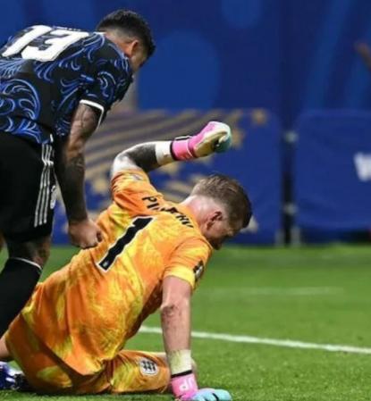 Cuti Romero Responde a Provocaciones de Pickford en Impactante Partido