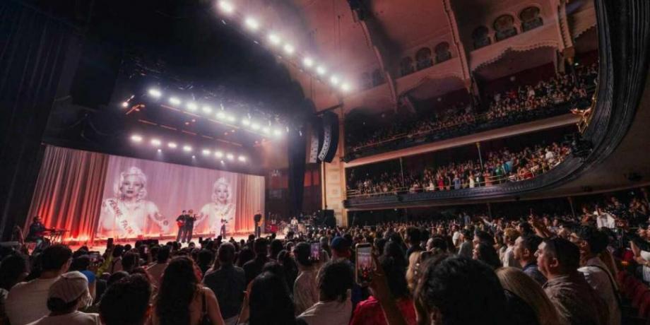 Mon Laferte arranca su gira Femme Fatale con éxito en Toronto