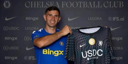 Dibu Martínez se une a Chelsea como nuevo portero, firmado por tres años