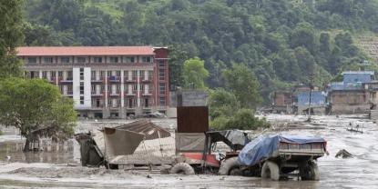 Nepal enfrenta desastre natural: más de 900 víctimas por inundaciones