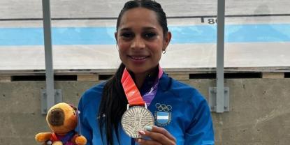 Natalia Vera Brilla con Medalla de Plata en Velocidad por Equipos Femenino