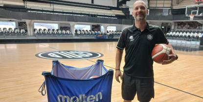 Leo Costa enfrenta un desafío crucial en su debut como entrenador