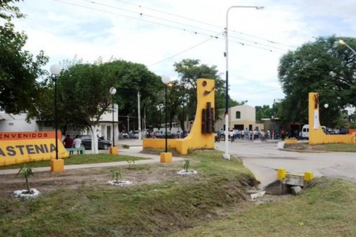 Ahora en Lastenia: Vecinos irrumpen en la comisaría buscando linchar a un acusado por abuso
