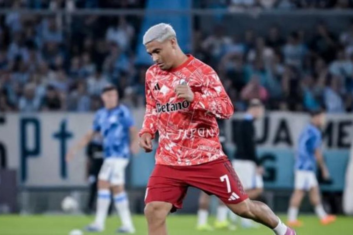 Maximiliano Salas regresa a River para cirugía tras grave lesión de rodilla
