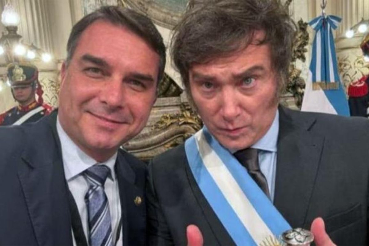 Flávio Bolsonaro Agradece a Javier Milei tras Éxito Electoral en Brasil